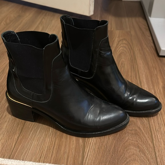 MAKE ME AN OFFER MOVING SALE EVERYTHING MUST GO Louis Vuitton booties - Picture 1 of 2